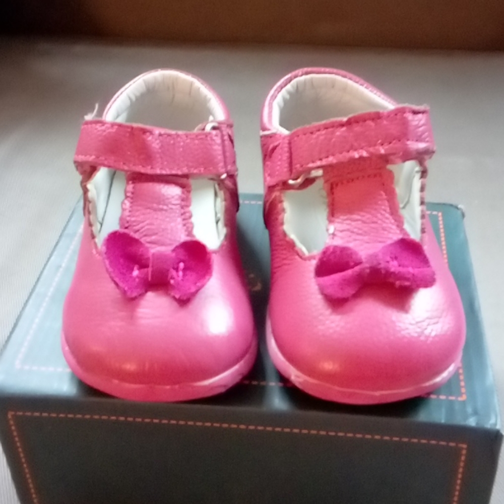 Genuine leather pink toddler size 6 shoes